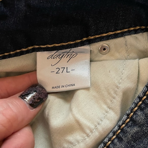 Daytrip Jeans from Buckle 27 Long - Picture 5 of 5